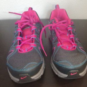 NIKE TENNIS SHOES GRAY & PINK SIZE 7.5